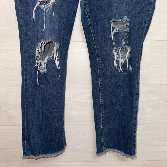 Torrid Women's Plus Size 20 Vintage Stretch Distressed Crop Boyfriend Jeans - Picture 5 of 7